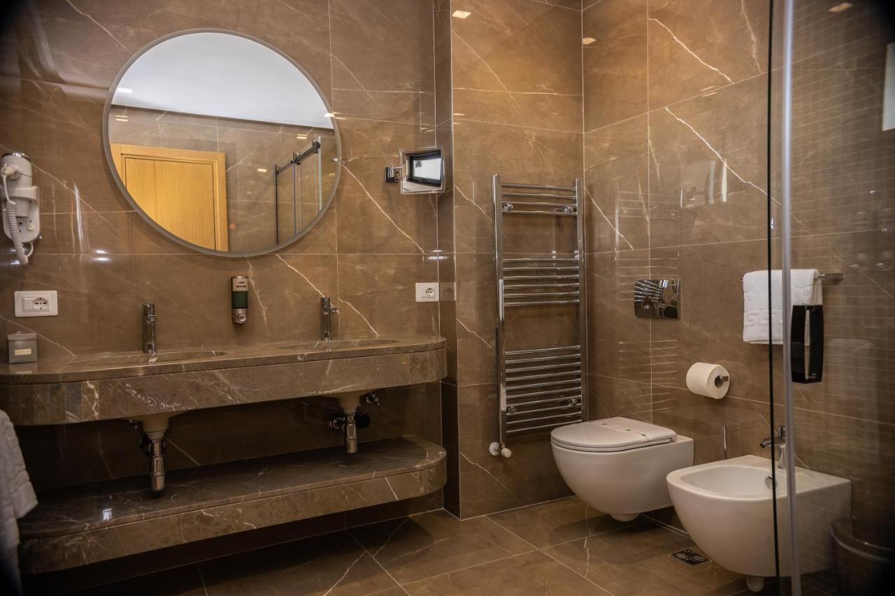 Hotel Golden Palace شكودر المظهر الخارجي الصورة